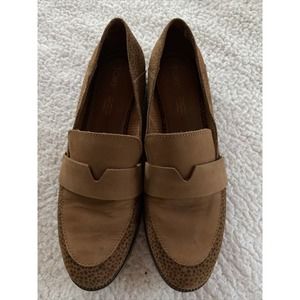 Toms mallory suede Animal Print Tan Suede Loafer Size 10